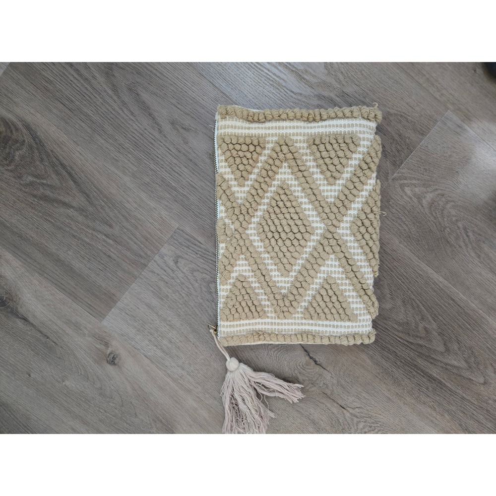 Lulus Boho Woven Diamond Tassel Clutch Bag Tan Cream Geometric Zipper Pouch